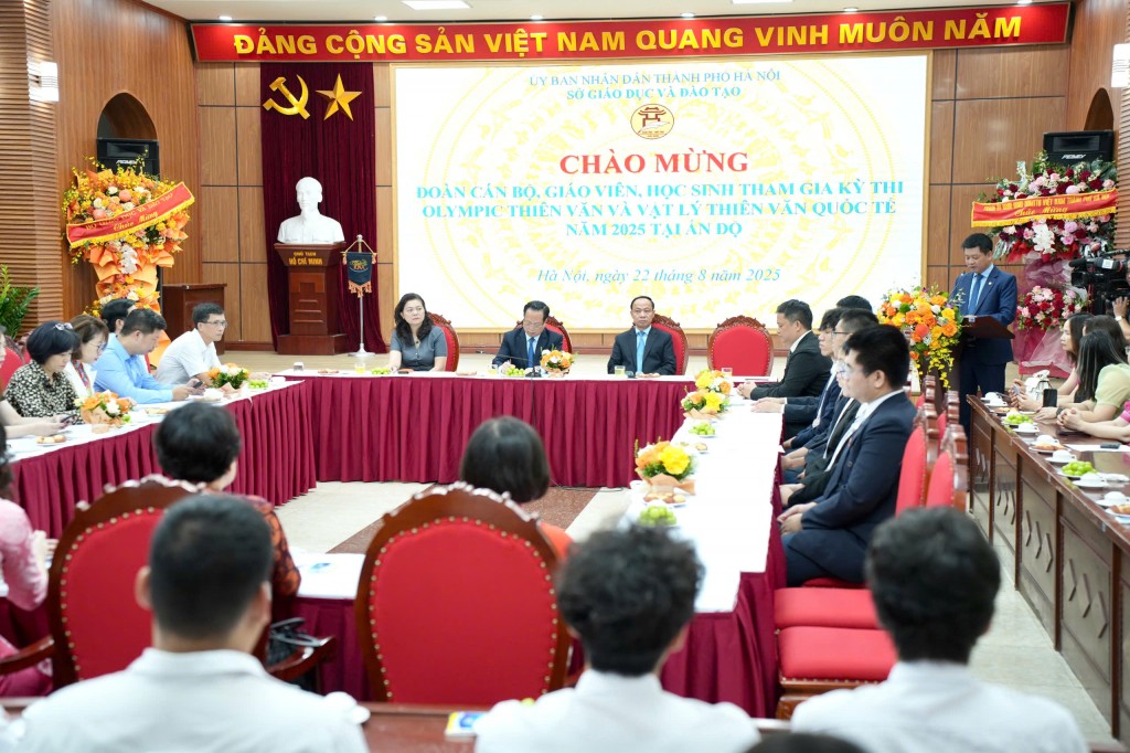 Sở GD&ĐT Hà Nội tổ chức hội nghị trong không khí trang trọng để vinh danh, biểu dương, khích lệ các em học sinh. Ảnh: Phạm Mạnh
