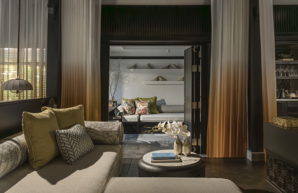 Tiện nghi thông minh và góc thư giãn riêng tư giúp mỗi phút giây tại Four Seasons The Nam Hải trở nên trọn vẹn và đáng nhớ.
