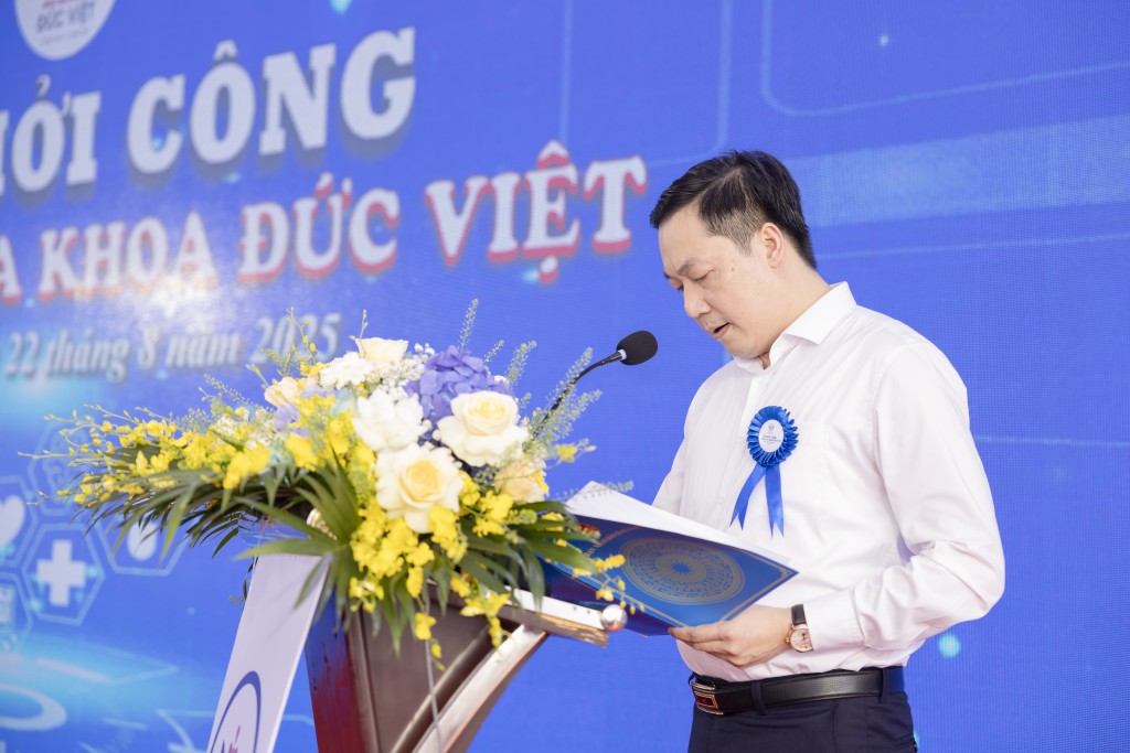 Ông Nguyễn Anh Đức - Chủ tịch UBND xã Xuân Mai, đại diện lãnh đạo địa phương phát biểu tại Lễ khởi công.
