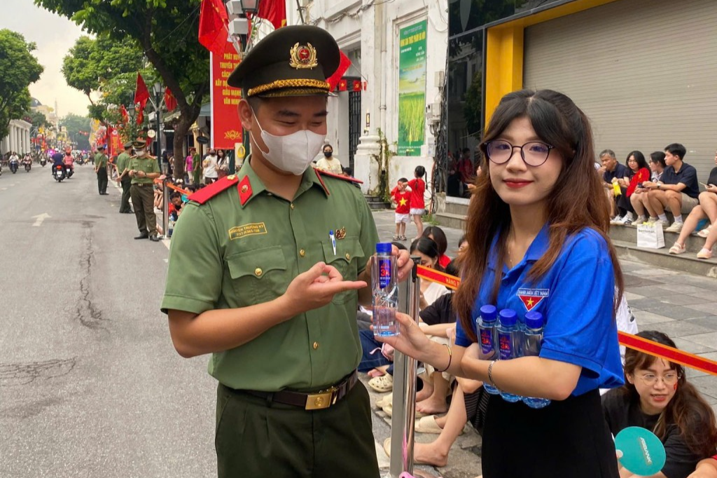 Tuổi trẻ vẽ sắc màu, viết khát vọng trong mùa thu lịch sử