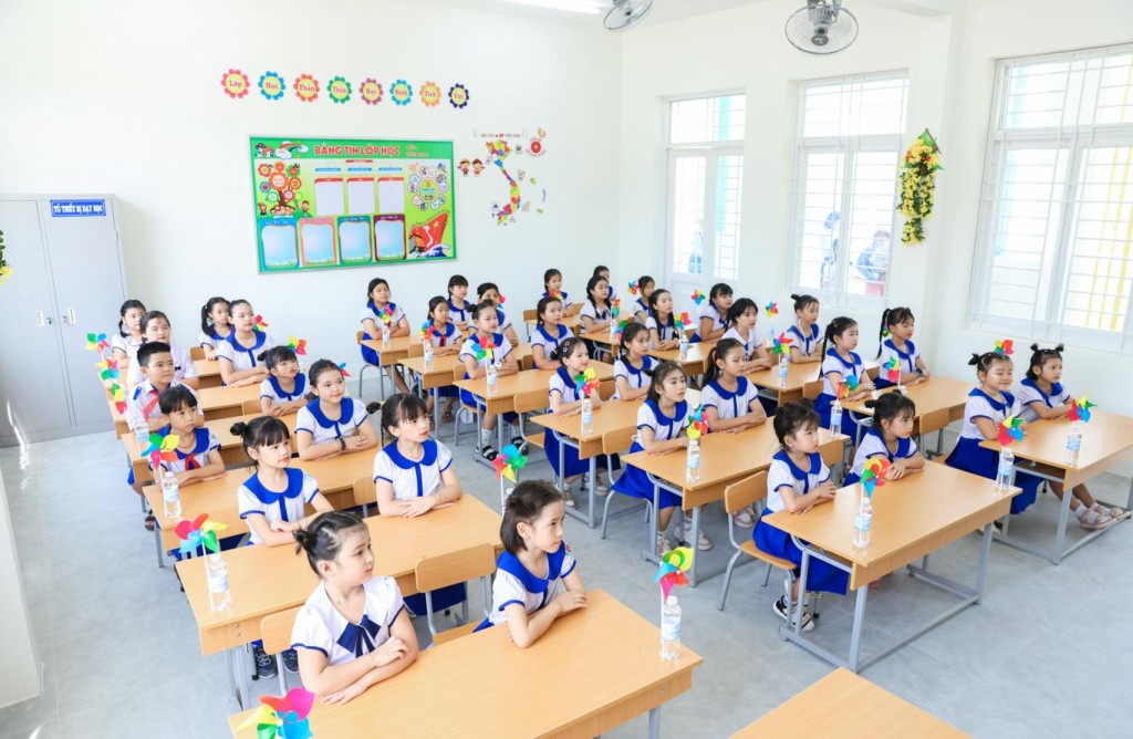 Hòa Phát bàn giao ngôi trường trị giá 42 tỷ đồng cho tỉnh Quảng Ngãi