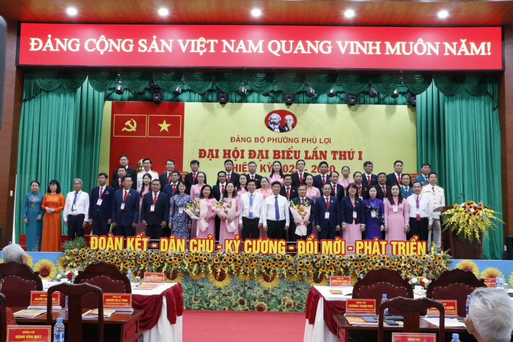 Ban chấp hành Đảng bộ phường Phú Lợi ra mắt đại hội