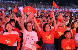 Năng lượng trẻ trong nhịp sống đêm Hà Nội