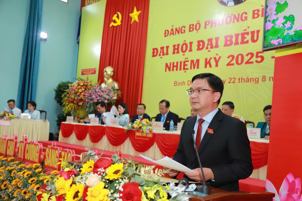  Trưởng Ban Tuyên giáo và Dân vận Thành ủy, Phó chủ tịch UBND TP Hồ Chí Minh ghi nhận và biểu dương những kết quả mà cán bộ, đảng viên, lực lượng vũ trang cùng Nhân dân phường Bình Dương đã đạt được trong nhiệm kỳ vừa qua.