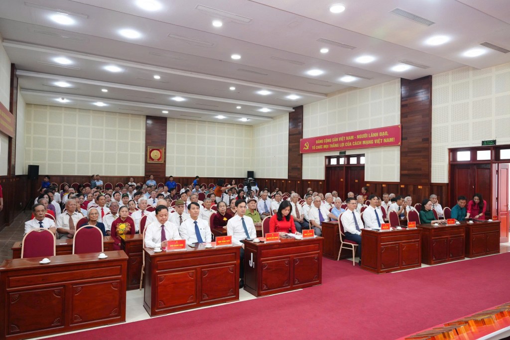 107 đồng chí đảng viên được trao tặng, truy tặng Huy hiệu Đảng