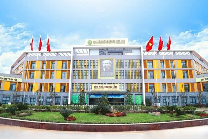 Một số nhóm ngành như: Logistics, Thú y, Sư phạm công nghệ hay Kỹ thuật điện – tự động hóa năm nay lấy mức từ 22 – 24 điểm (theo xét tuyển điểm thi THPT)