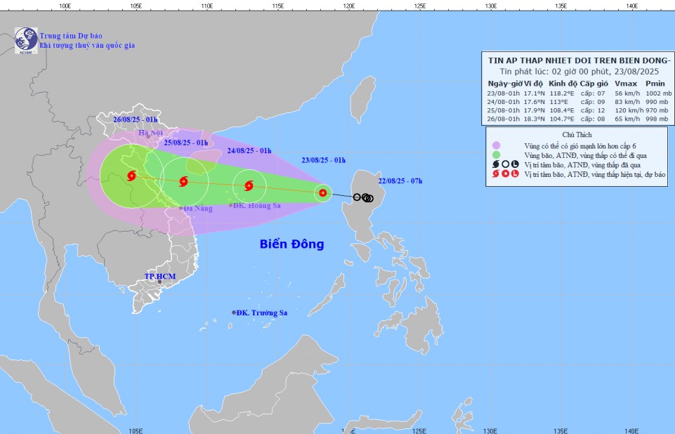 Áp thấp nhiệt đới tiến vào Biển Đông, khả năng mạnh lên thành bão