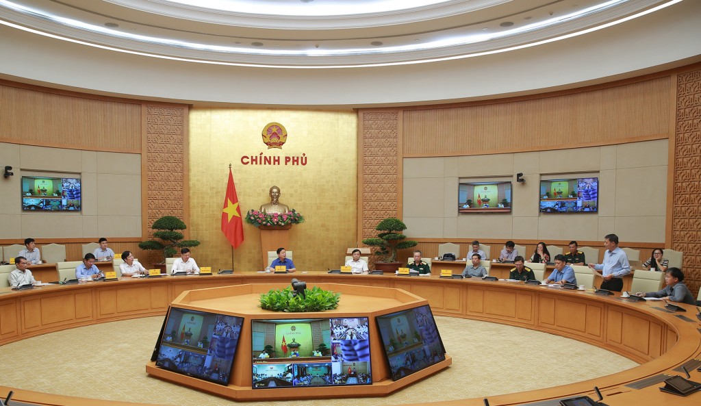 Phó Thủ tướng nhấn mạnh, dự báo dù cố gắng đến đâu cũng chỉ là dự báo, do vậy các cơ quan phải bám sát diễn biến thực tế, cập nhật liên tục để phòng ngừa - Ảnh: VGP/Minh Khôi