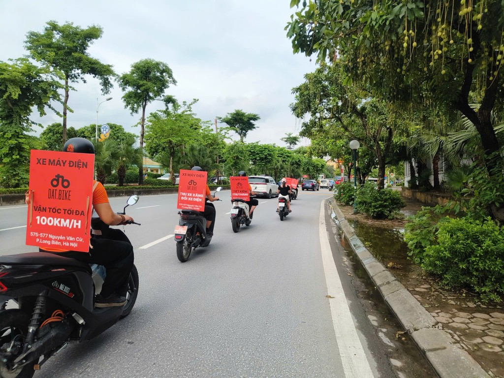 Trong dịp khai trương, Dat Bike triển khai nhiều ưu đãi cho khách hàng, tâm điểm là chương trình “Thu xe xăng đổi xe điện giá tốt”