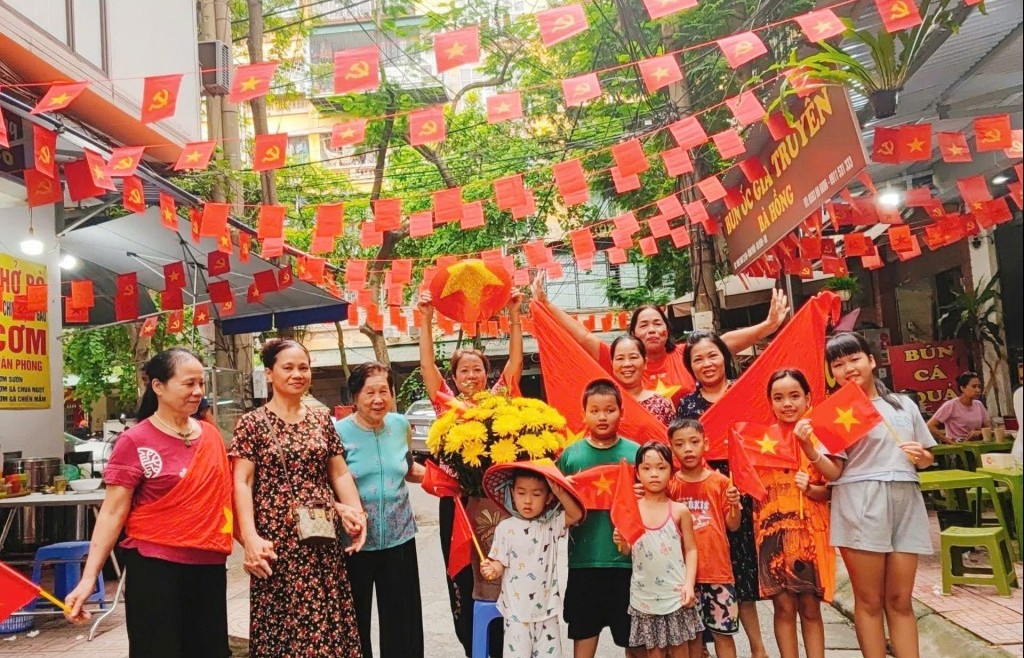 Phường Ngọc Hà rợp sắc cờ hoa, hân hoan mừng Quốc khánh 2/9