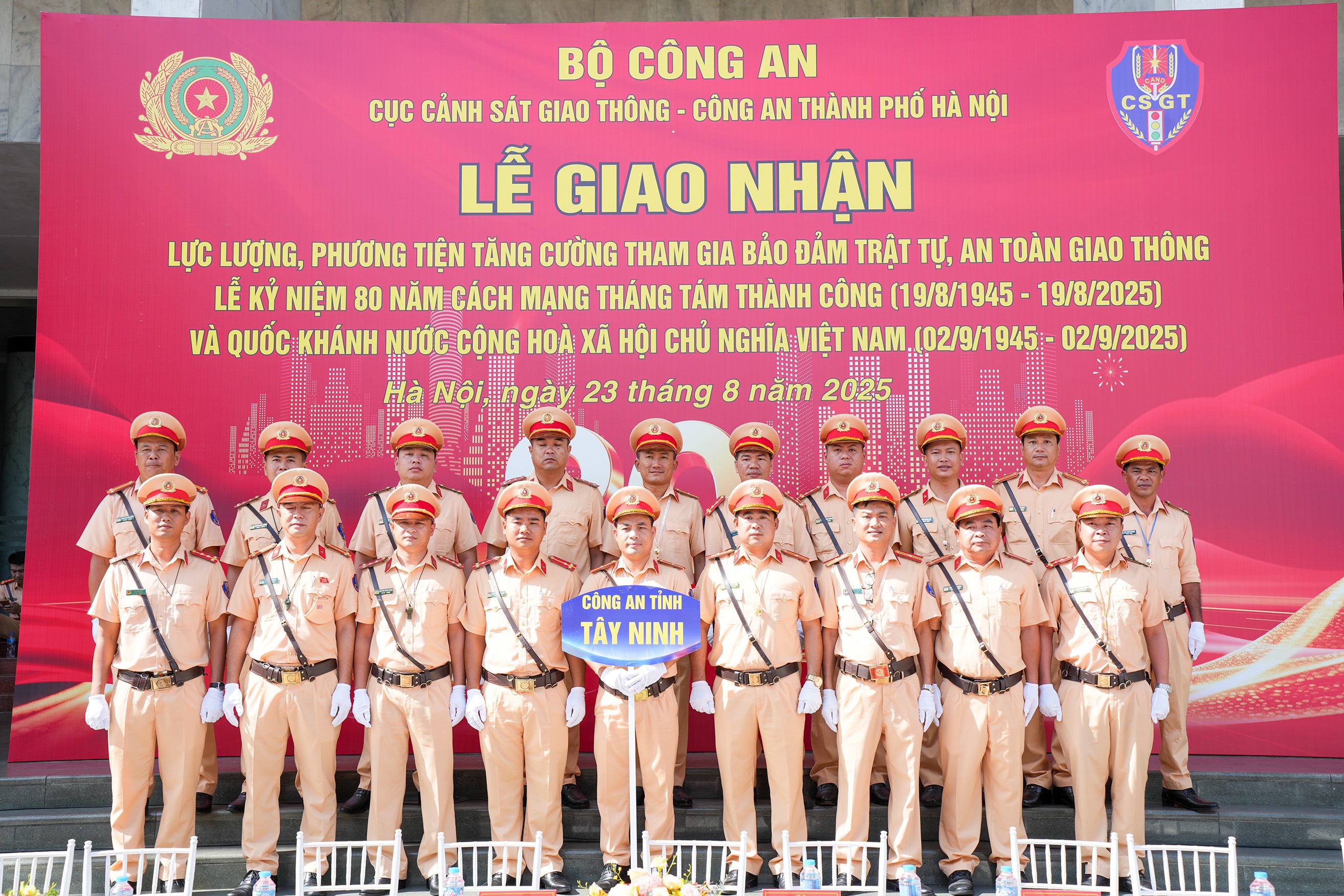 Lực lượng CSGT vượt muôn trùng xa, cùng hướng về đại lễ