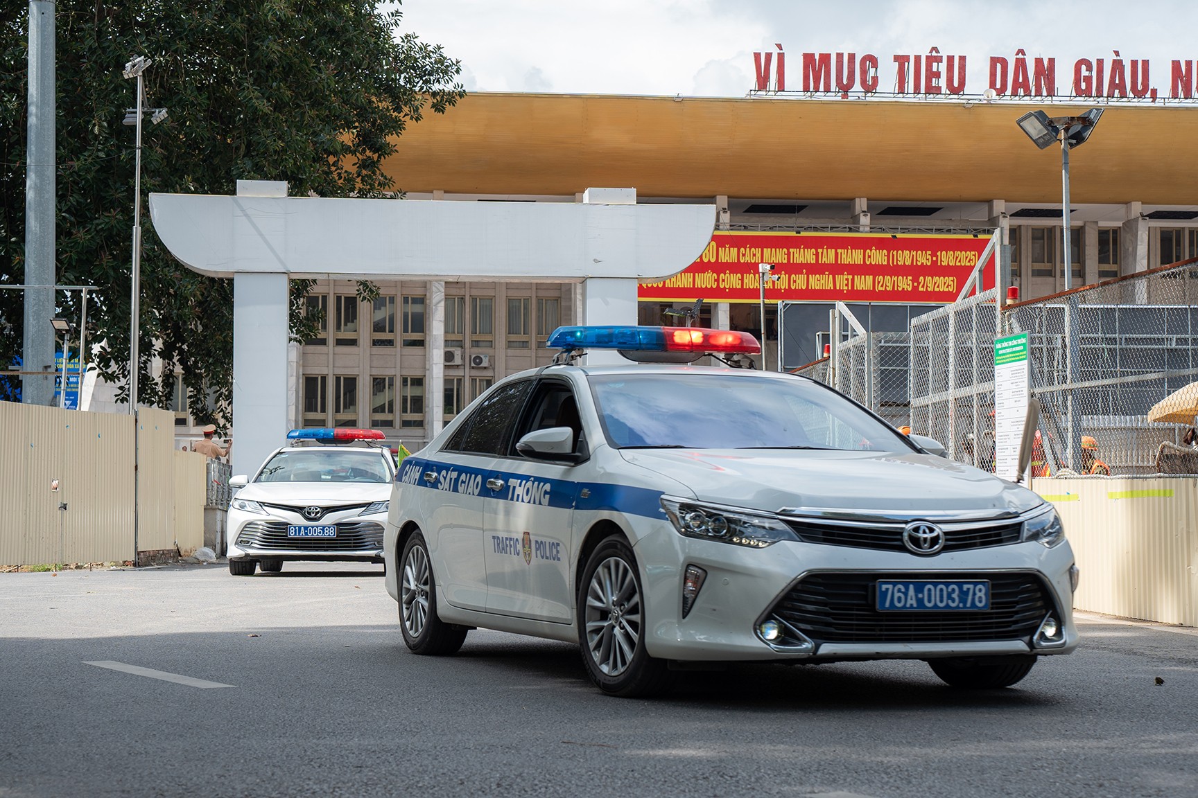 Dàn ô tô Toyota Camry tăng cường làm nhiệm vụ