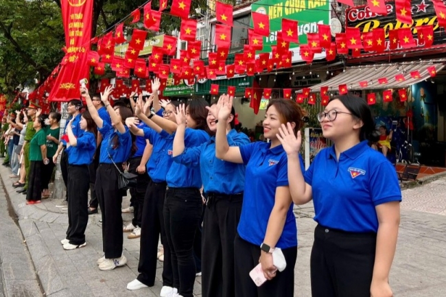 Trái tim rung lên niềm tự hào “Nhà tôi có treo một lá cờ”