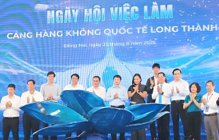 Sôi nổi Ngày hội việc làm Cảng Hàng không quốc tế Long Thành
