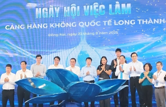 Sôi nổi Ngày hội việc làm Cảng Hàng không quốc tế Long Thành