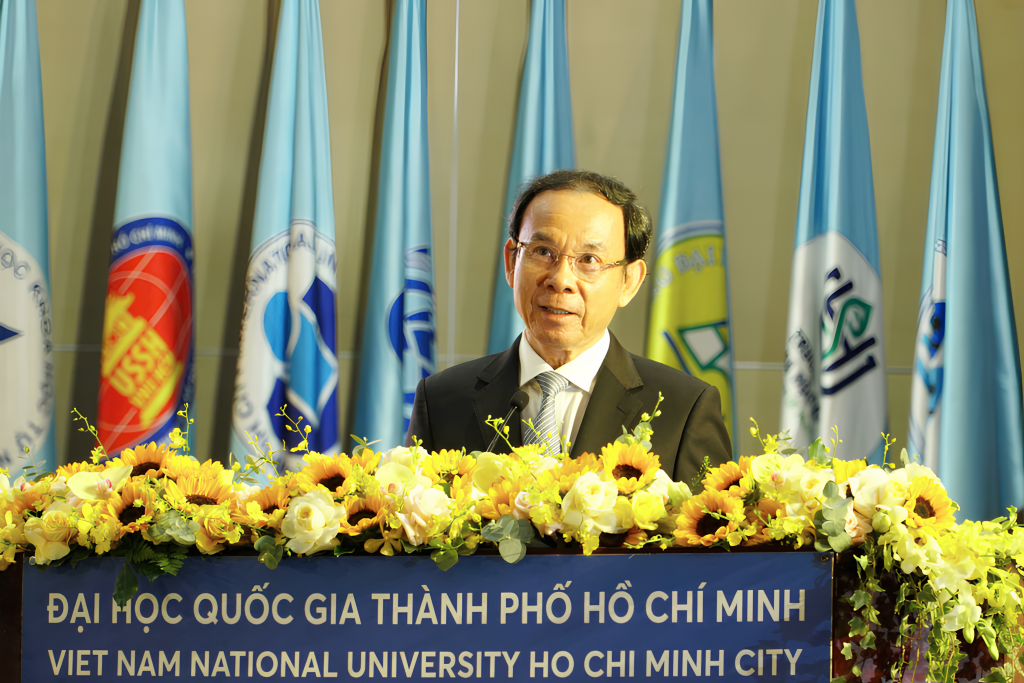 Bí thư Thành ủy TPHCM Nguyễn Văn Nên thay mặt Ban Thường vụ Thành ủy biểu dương, chúc mừng những kết quả mà ĐHQG TPHCM đã đạt được.