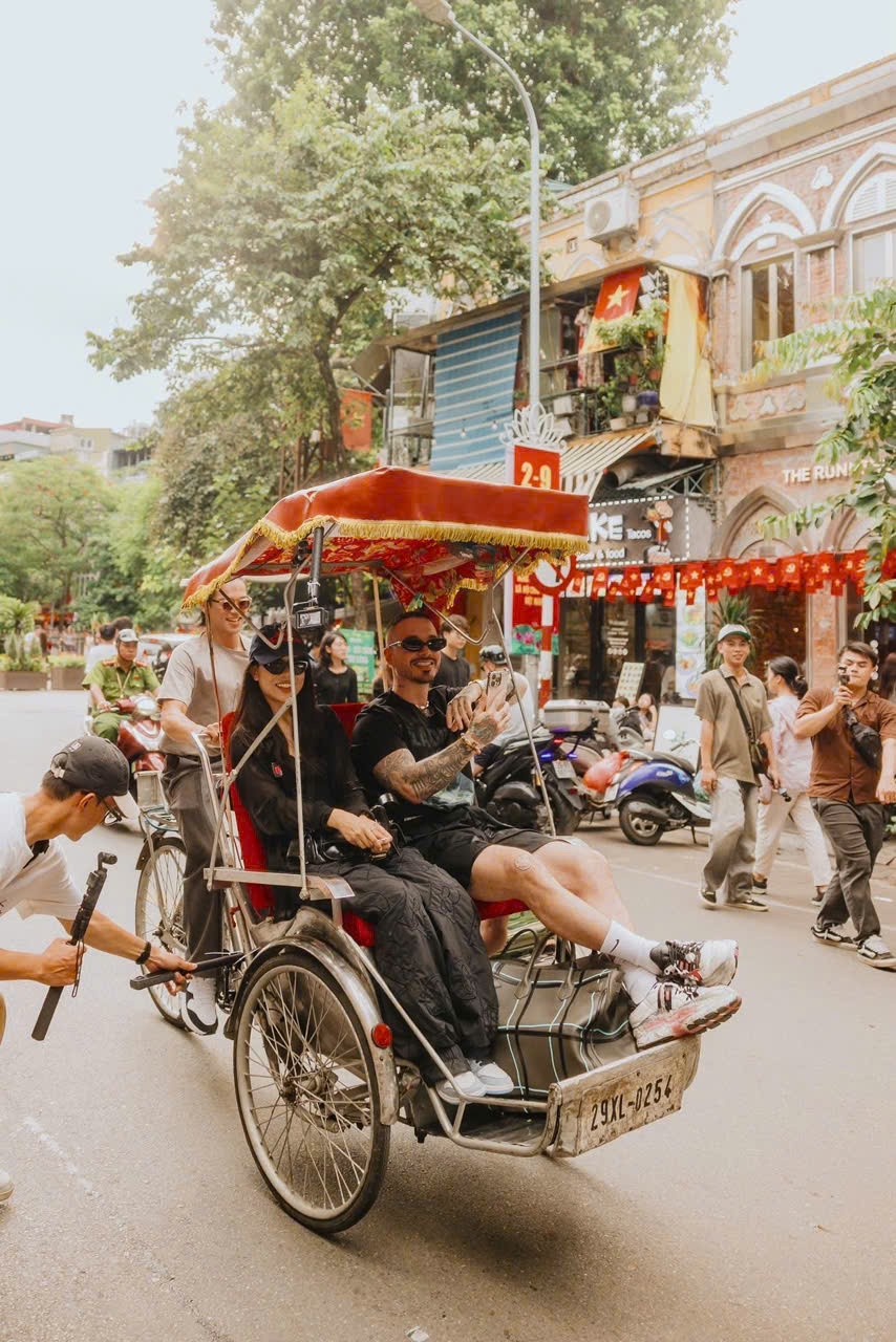 Đếm ngược 8Wonder: Fan “ôm rào” từ 5h sáng, dàn siêu sao sẵn sàng cháy hết mình