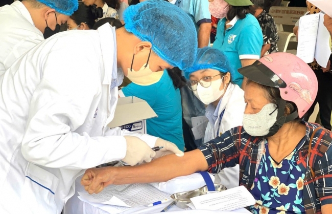 Công nghệ và nhân ái vì sức khỏe cộng đồng