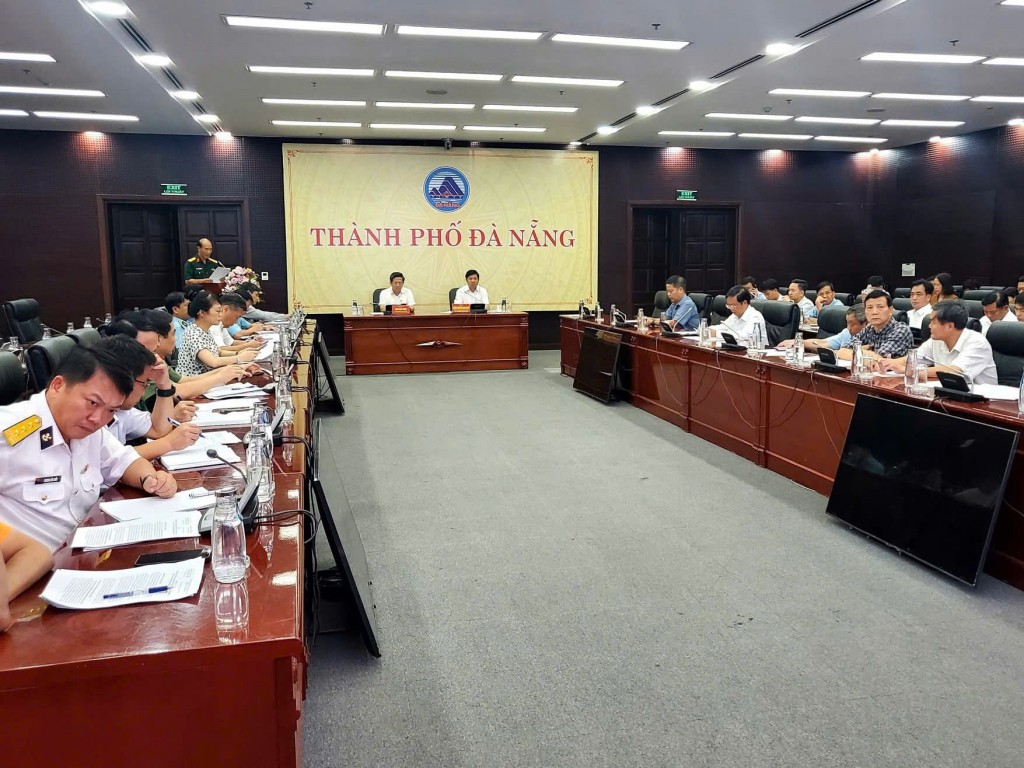 UBND thành phố Đà Nẵng họp khẩn trực tiếp và trực tuyến với 94 xã, phường, đặc khu rà soát công tác ứng phó bão số 5 