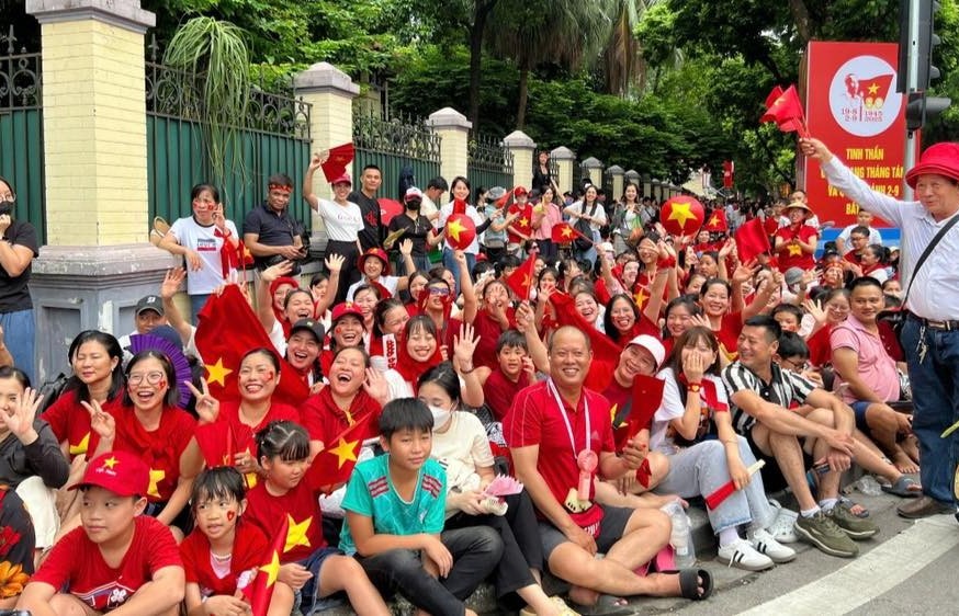 Hà Nội “tăng tốc” tàu điện phục vụ tổng duyệt 24/8