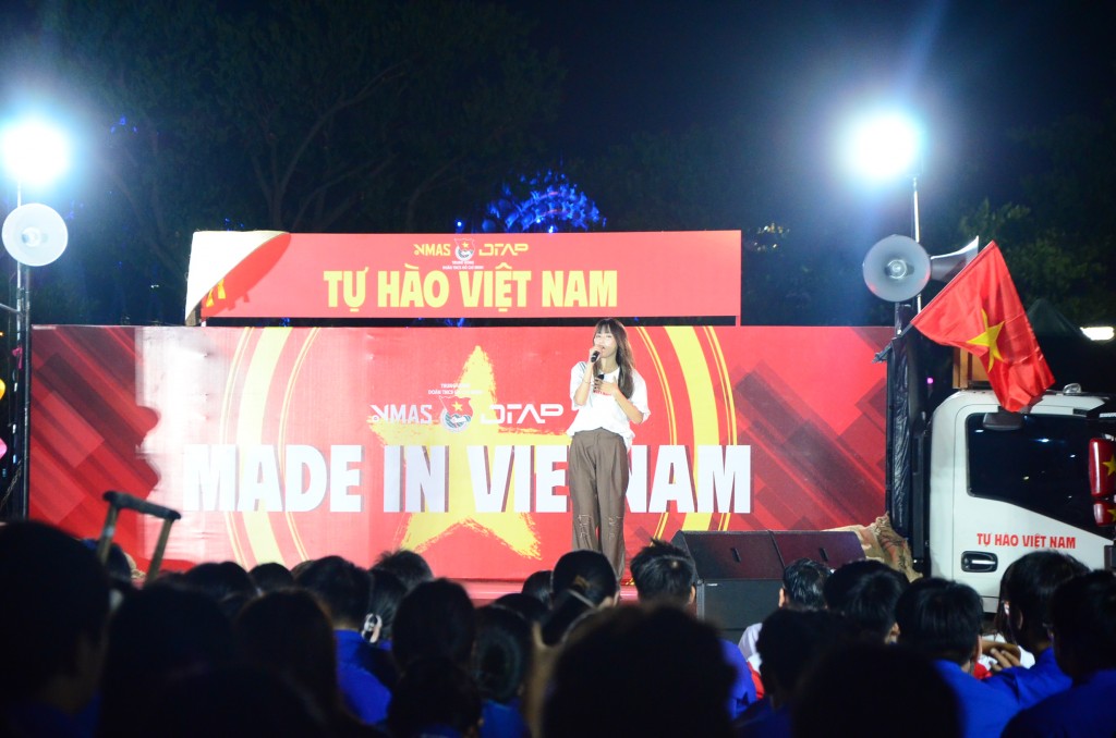 “Chuyến xe Tự hào Việt Nam” - Chặng hành trình tại Đà Nẵng với sự góp mặt của các ca sĩ, nghệ sĩ nổi tiếng