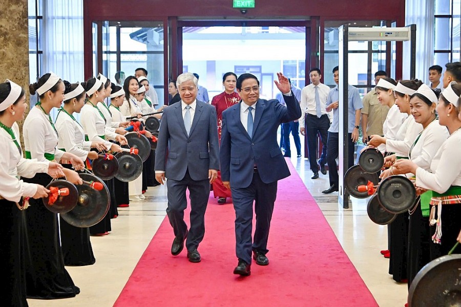 Thủ tướng Chính phủ Phạm Minh Chính, Chủ tịch UBTƯ MTTQ Việt Nam Đỗ Văn Chiến và các đại biểu tham dự chương trình gặp mặt. Ảnh: Quang Vinh.