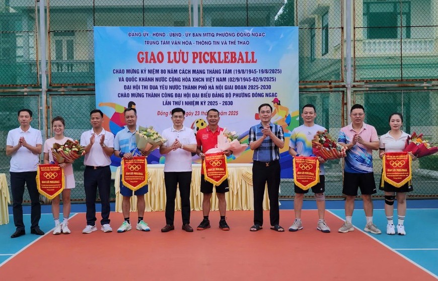 Sôi nổi chương trình giao lưu pickleball tại phường Đông Ngạc