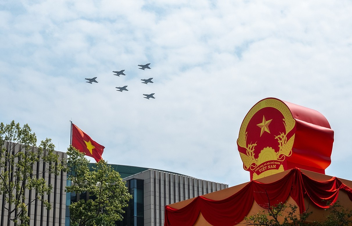 Trực thăng, "hổ mang chúa" Su-30MK2 bay qua quảng trường Ba Đình