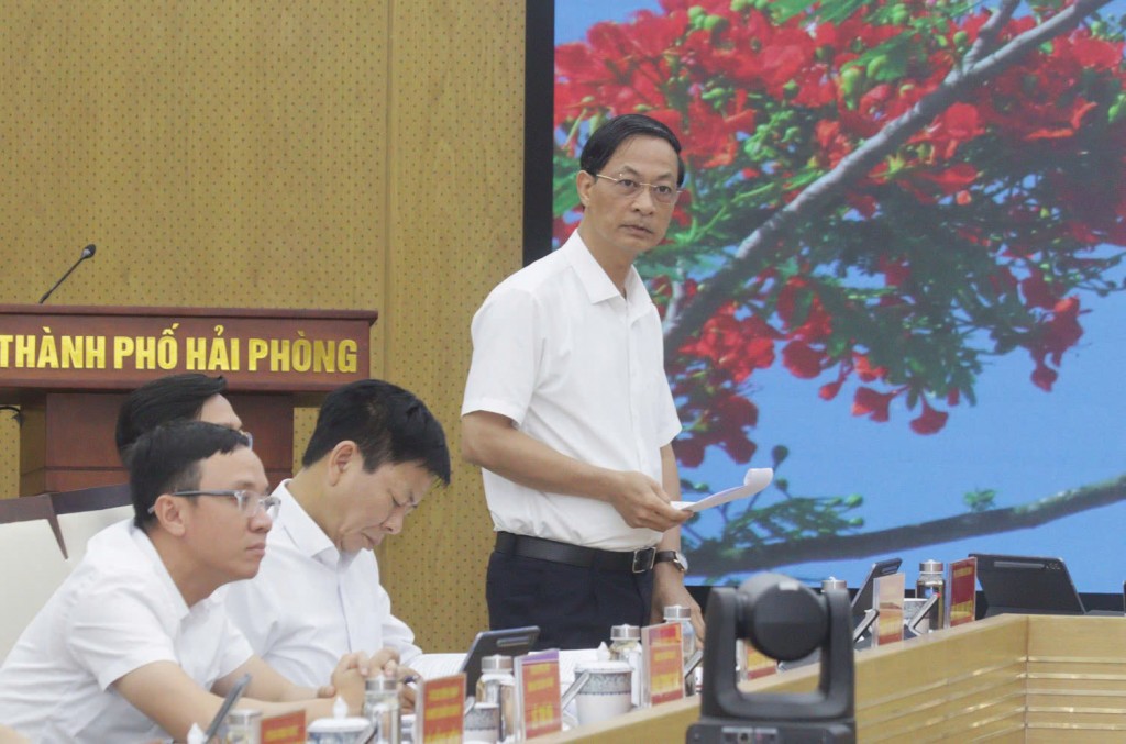 Đồng chí Phó Bí thư thường Thành uỷ Đỗ Mạnh Hiến phát biểu ý kiến tại phiên họp lấy ý kiến