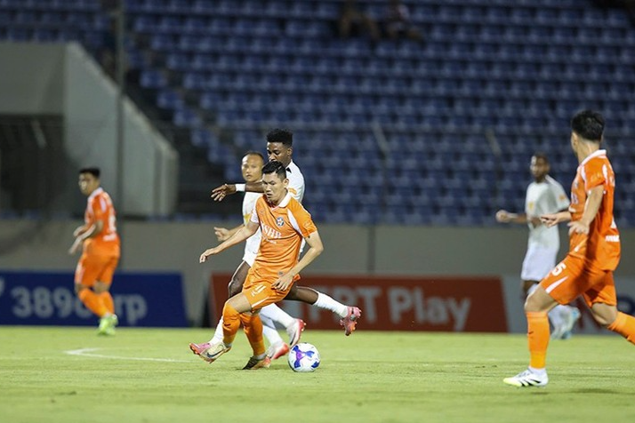 Vòng 2 V-League 2025/26: Hà Tĩnh giành chiến thắng phút bù giờ