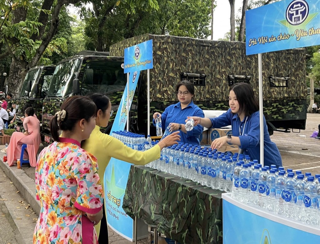 Tình nguyện Thủ đô và những giọt mồ hôi thầm lặng