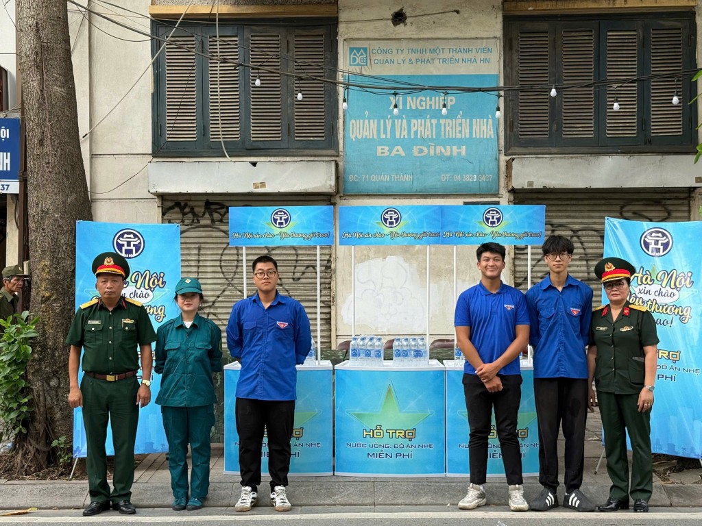 Hà Nội phát hàng nghìn chai nước, hộp sữa phục vụ đại lễ A80