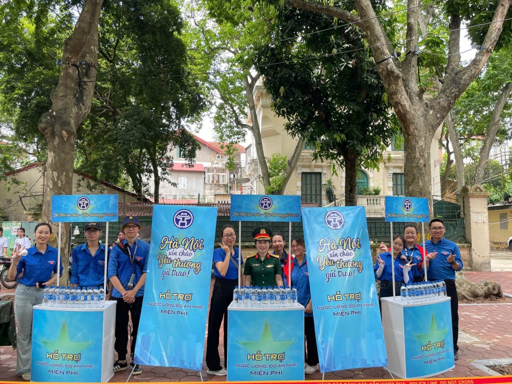 Hà Nội phát hàng nghìn chai nước, hộp sữa phục vụ đại lễ A80