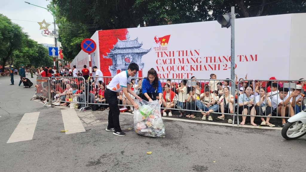 Rác sẽ được thu gom liên tục, đảm bảo môi trường cho các khu vực diễu binh, diễu hành