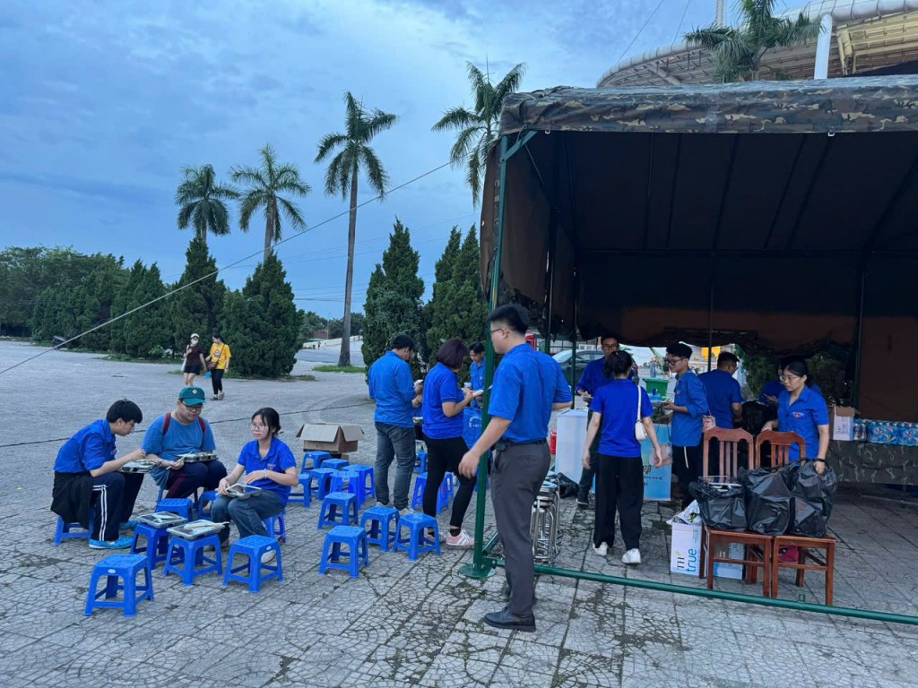 Phường Từ Liêm: 200 đoàn viên tham gia phục vụ hợp luyện diễu binh