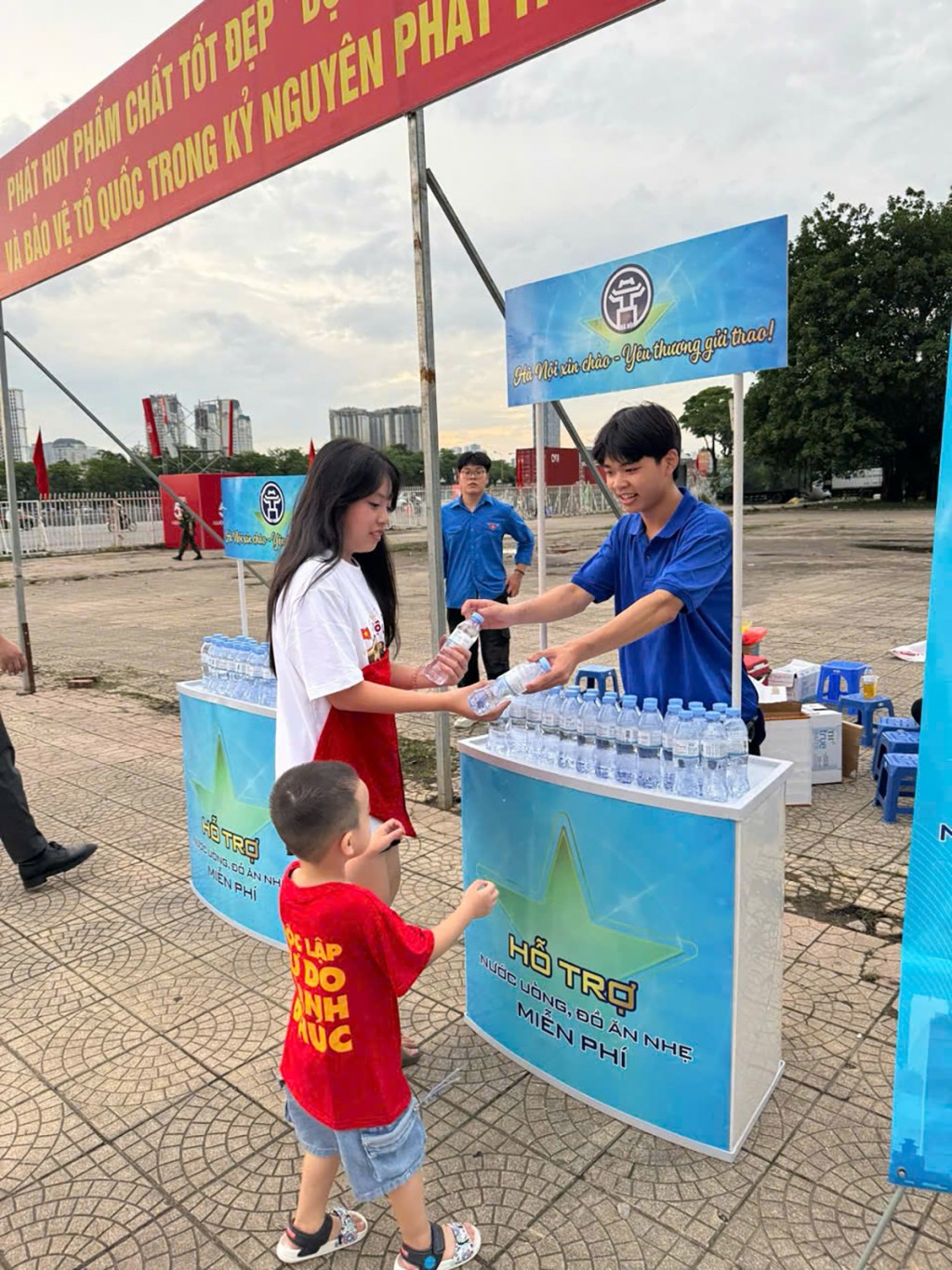 Phường Từ Liêm: 200 đoàn viên tham gia phục vụ hợp luyện diễu binh