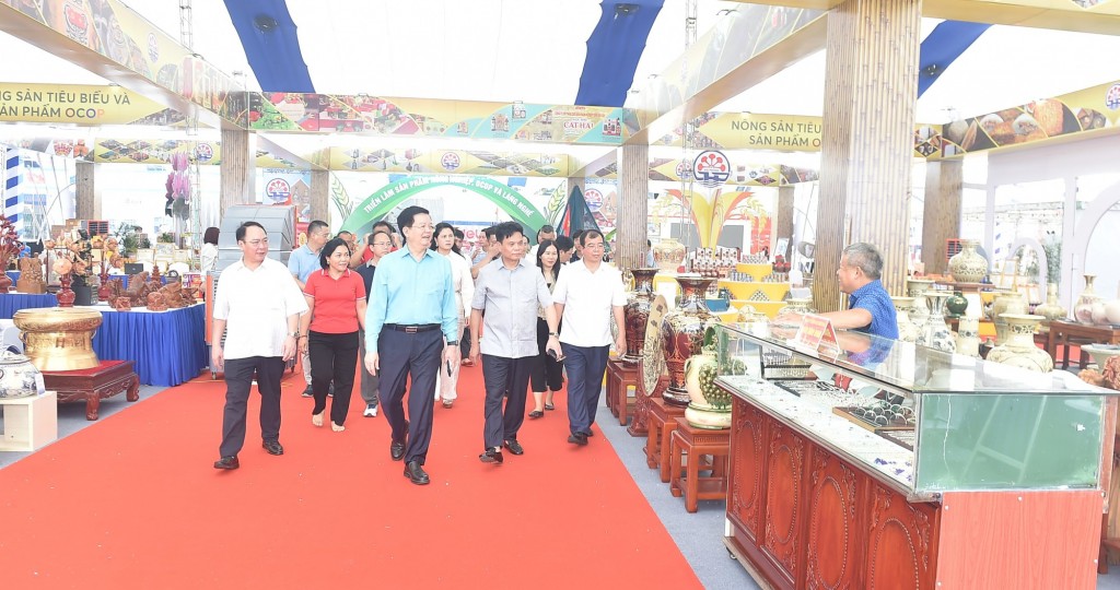 Các sản phẩm trưng bày tại gian hàng của TP. Hải Phòng Các sản phẩm trưng bày tại gian hàng của TP. Hải Phòng