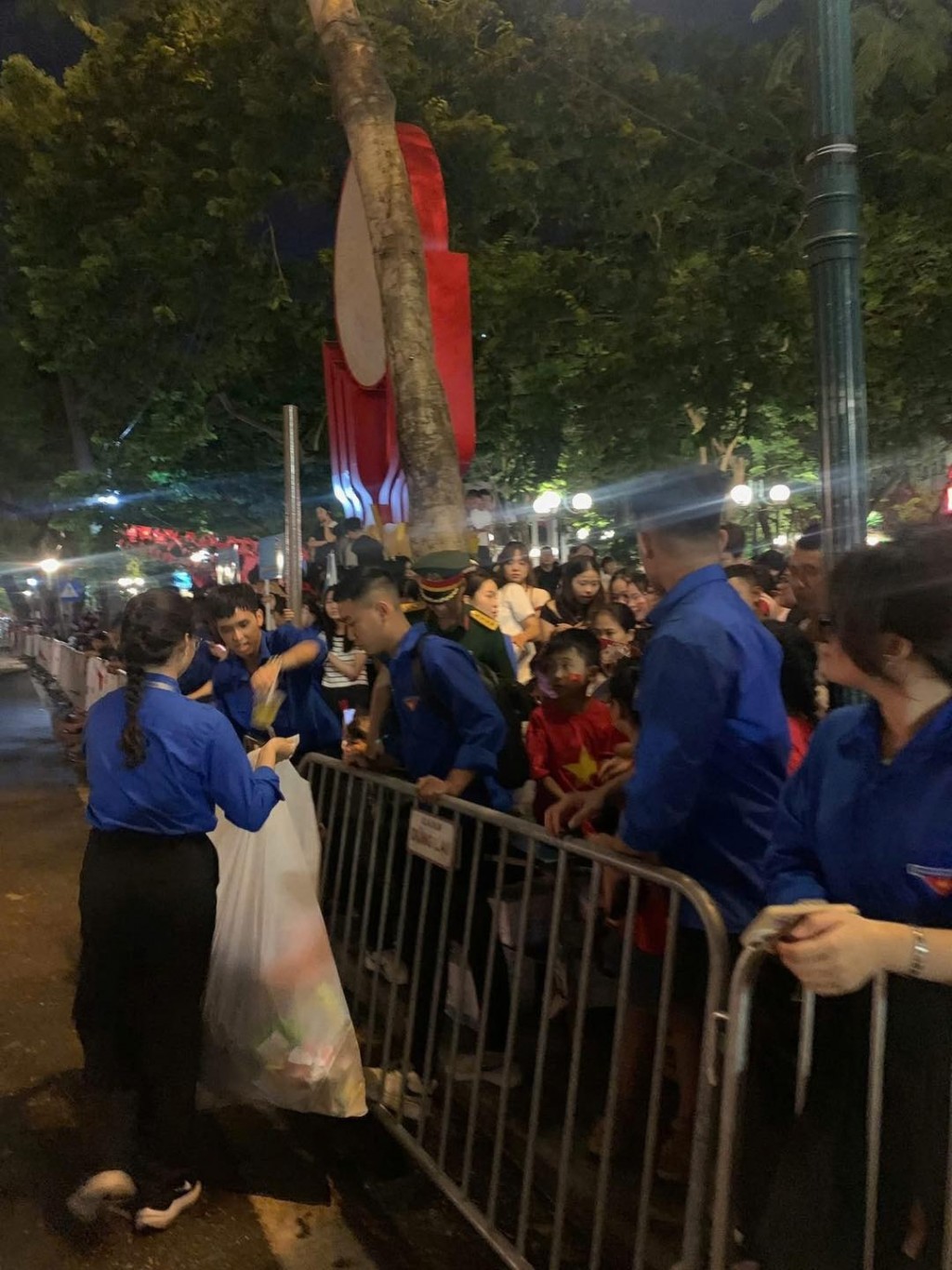 Nêu cao nét thanh lịch, văn minh trong đại lễ của dân tộc