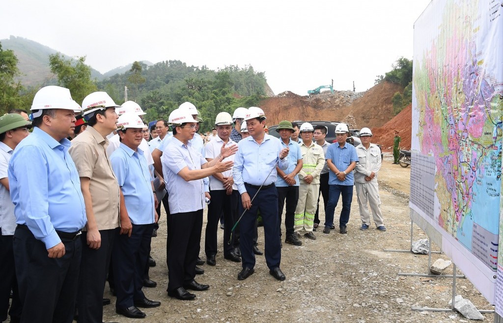 Tập trung máy móc, nhân lực để tăng tốc tiến độ 4 dự án cao tốc trọng điểm phía Bắc