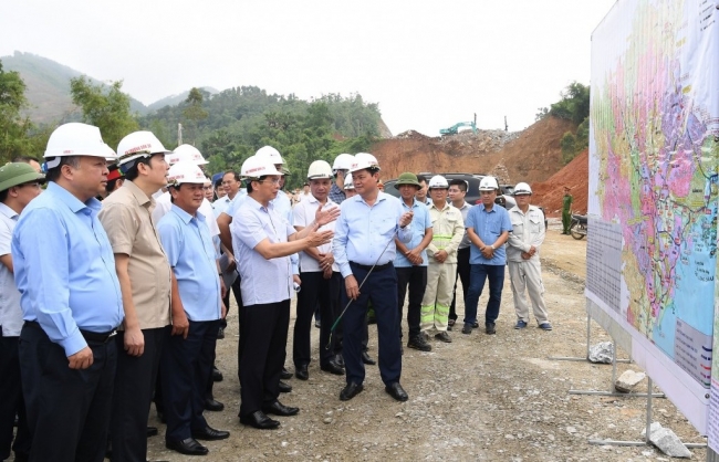 Tập trung máy móc, nhân lực để tăng tốc tiến độ 4 dự án cao tốc trọng điểm phía Bắc