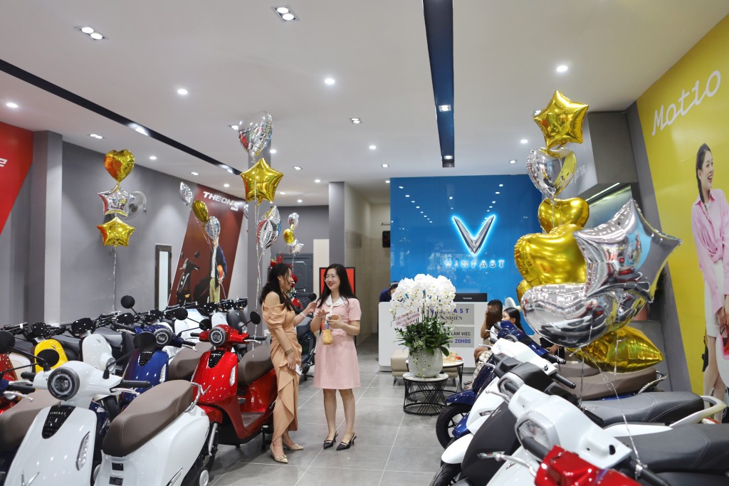 Cửa hàng xe máy điện Vinfast An Nhiên đang có ưu đãi chiết khấu 12% khi mua xe máy điện tại cửa hàng.