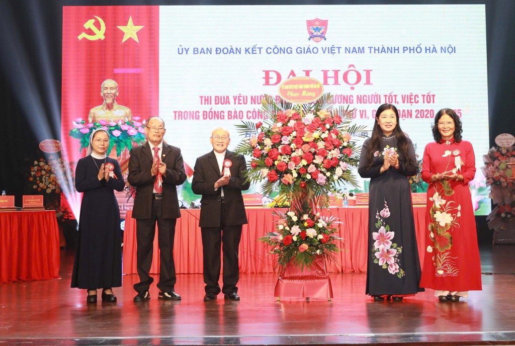 Phát huy vai trò của đồng bào Công giáo trong khối đại đoàn kết Thủ đô