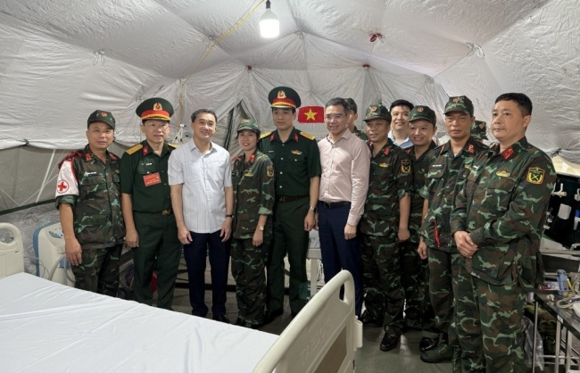 Thứ trưởng Bộ Y tế kiểm tra công tác y tế phục vụ A80