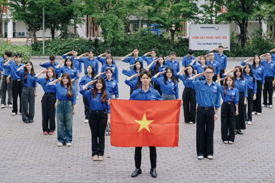 Đội trưởng Phan Thế Bảo cùng các TNV Đại học Phenikaa