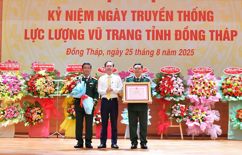 Họp mặt kỷ niệm Ngày truyền thống lực lượng vũ trang Đồng Tháp