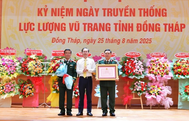 Họp mặt kỷ niệm Ngày truyền thống lực lượng vũ trang Đồng Tháp
