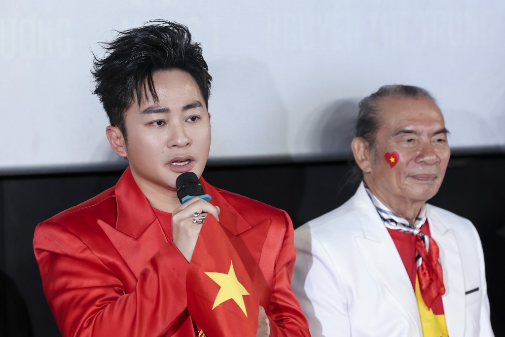 Ca sĩ Tùng Dương chia sẻ tại buổi ra mắt MV