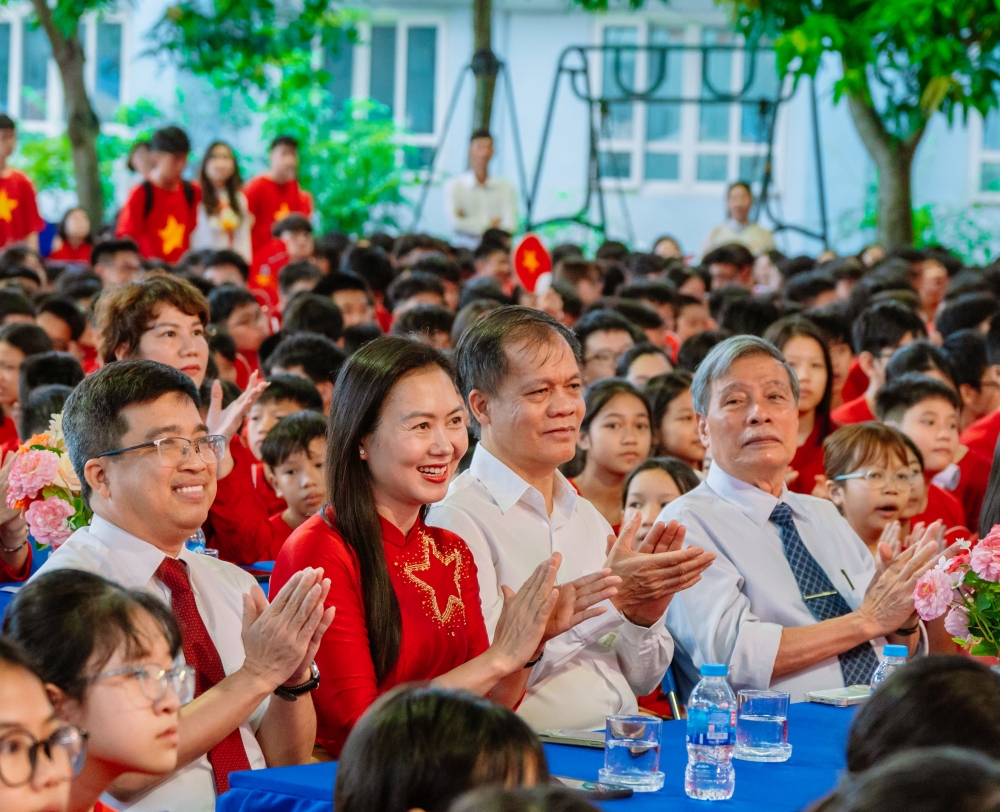 Chạm quá khứ - Viết tiếp tương lai