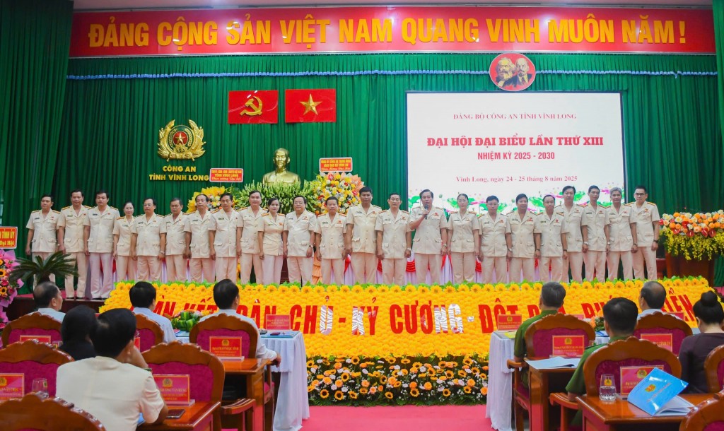 Ban Chấp hành Đảng bộ Công an tỉnh nhiệm kỳ 2025 - 2030 ra mắt Đại hội