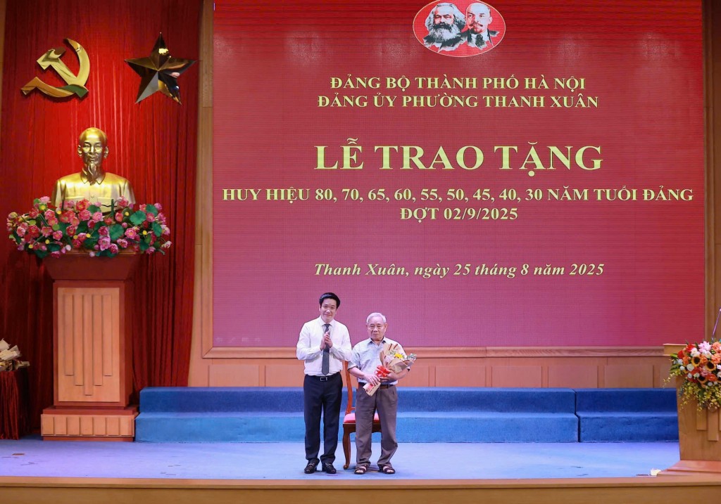 Tri ân những cống hiến của các thế hệ đảng viên phường Thanh Xuân